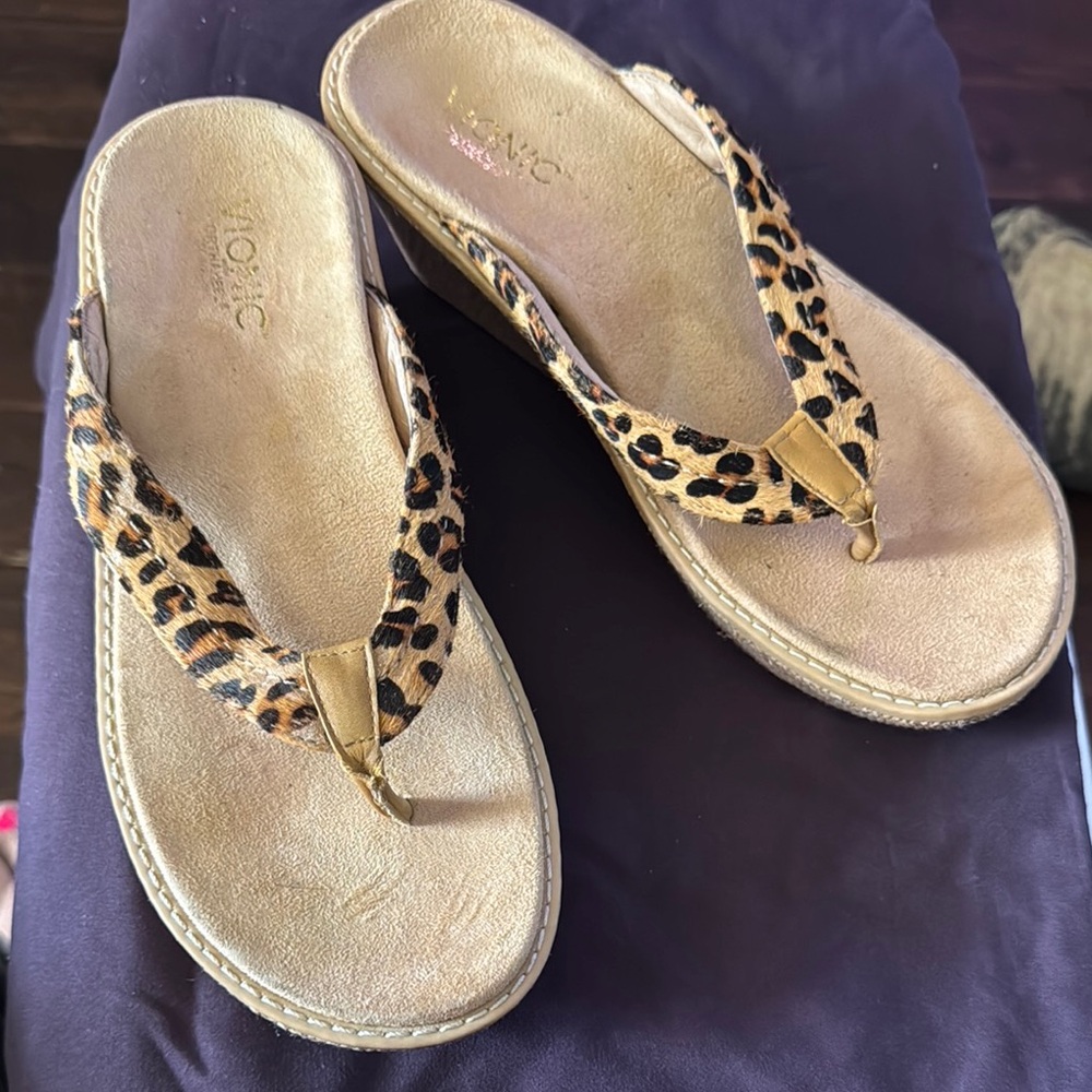 Vionic Brown and Gold Sandals with Cushioned Footbed